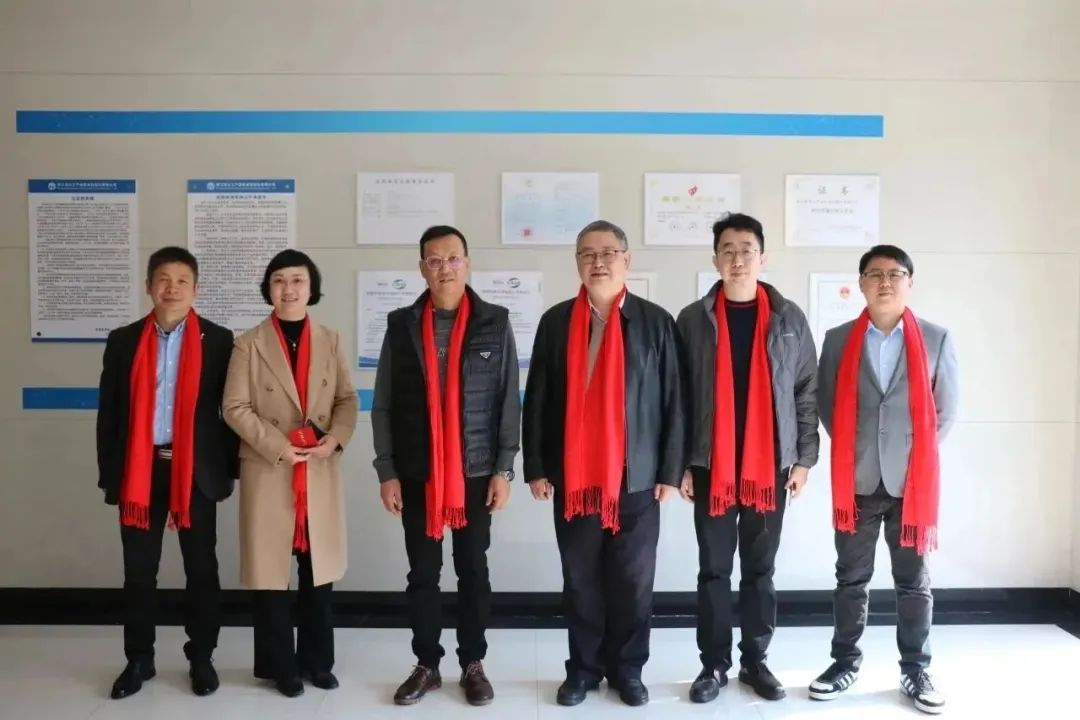 新聞簡(jiǎn)訊丨龍馬精神年，共踏新征程